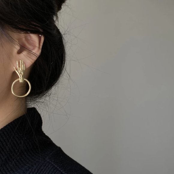 Vintage Gold  Metal Hands Earrings - Picture 4 of 4